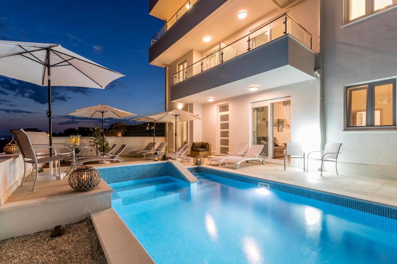 Luxury Villa Bello Horizonte With Swimming Pool Split Exterior foto