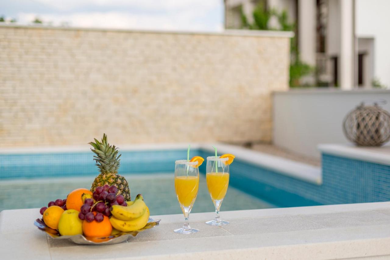 Luxury Villa Bello Horizonte With Swimming Pool Split Exterior foto